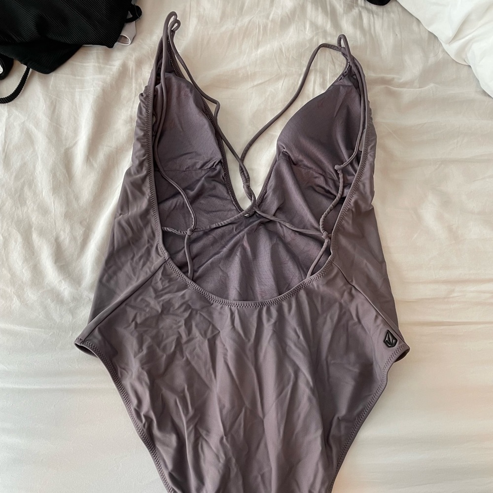 Volcom womens onepiece. - Picture 2 of 3